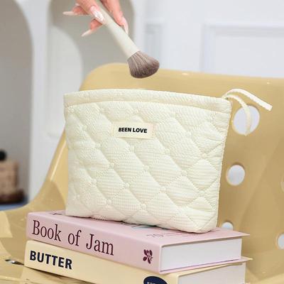 Stylish Portable Cosmetic Storage Bag for Travel and Lipstick