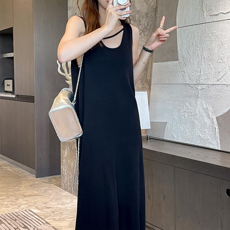 Gestrickte gestreifte ärmellose Weste mit Rundhalsausschnitt, Neckholder-Rock, Damen-Haute-Couture-Stil, langer Rock, Wickel-Gesäß