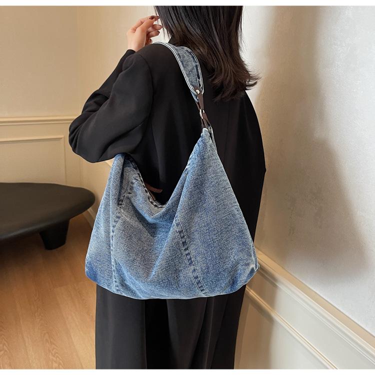 Korean version of casual washed denim bag women's 2025 new fashionable versatile large-capacity shoulder bag underarm bag