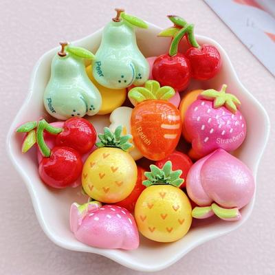 12 Stück Neue Süße Harz-Erdbeeren, Ananas, Kirschen Früchte Flache Rückseite Scrapbooking DIY Schmuck Bastel Dekoration Zubehör