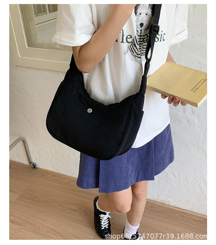 

Nylon cloth messenger bag 2025 spring new lightweight women s bag multi-pocket shopping carry women s shoulder mother bag чёрный