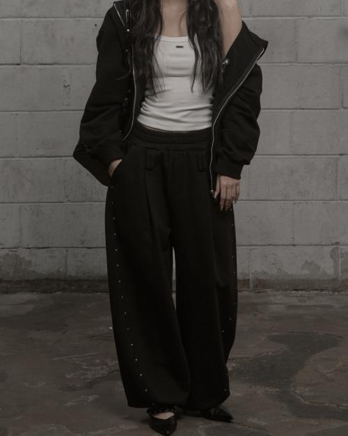 Kakipointeu Steel Stud Sweat Pants (Black)