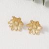 New Retro and Niche Style Daisy Flower Earrings, High-end, Light Luxury and Versatile Sun Flower Stud Earrings