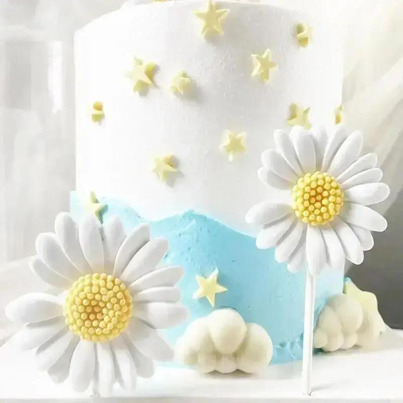 Heta Kreativa Gör-det-själv Formar Små Fräscha Tusensköna Blomma Form Sol Silikonform Aromaterapi Epoxi Tvål Ljus DIY Bakverktyg