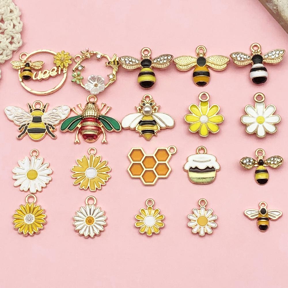 Drip Oil Bee Honey Pot Pendant Keychain Accessory