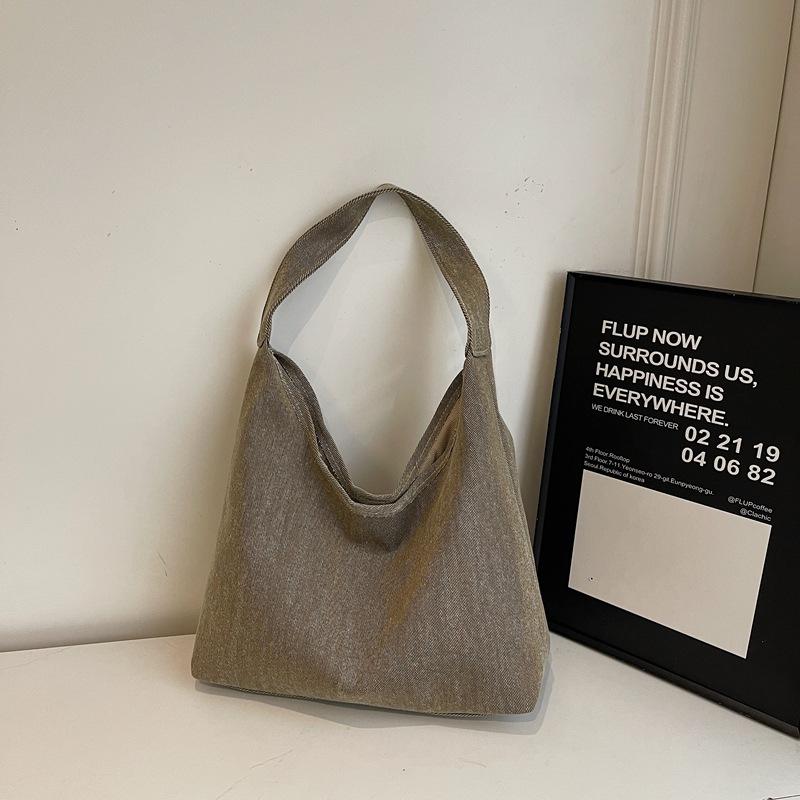 Niche design bag women's 2025 spring new large-capacity shoulder underarm bag casual fashion commuter tote bag