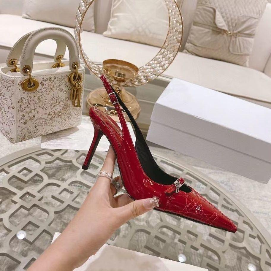 

Черные лакированные туфли на высоком каблуке женские летние туфли 2025 года, новые европейский и американский темперамент, туфли с сумкой на голове, одинарные туфли с пустым тонким каблуком сзади, босоножки на высоком каблуке 40 бордовый