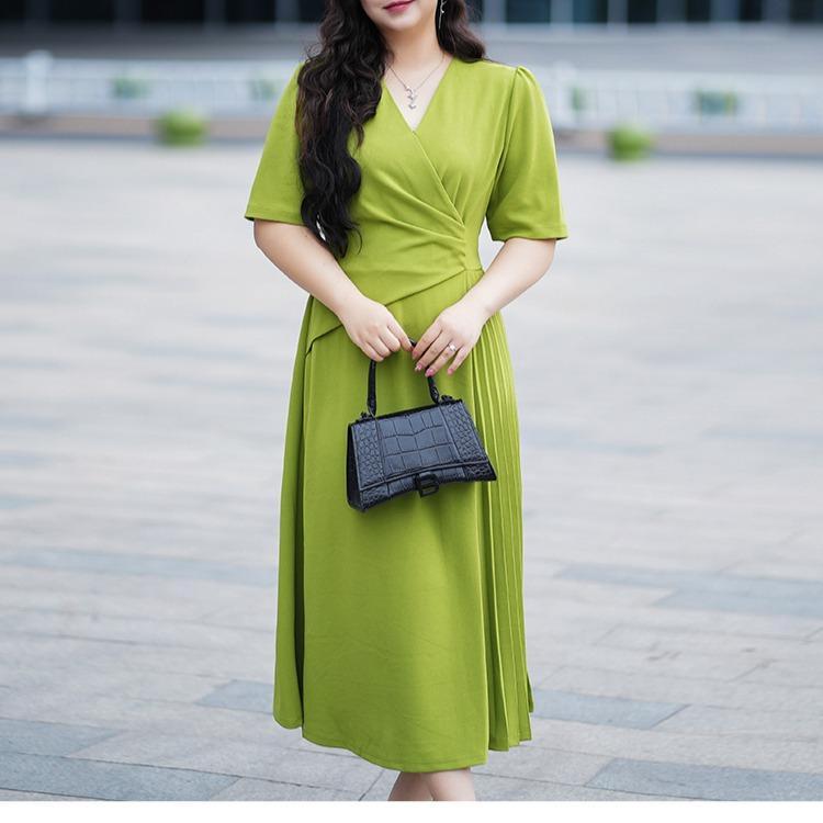Breathable Green Dress for Summer Loose Fit V-neck Midi Casual Wear