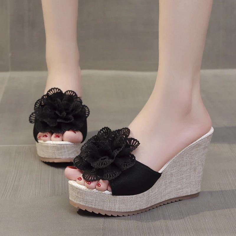 Modische Keilabsatz-Damenschuhe in Übergröße Sommerblumen Haus- und Outdoor-Bekleidung Dicksohlige Einriemen-Fischmaul-Sandalen