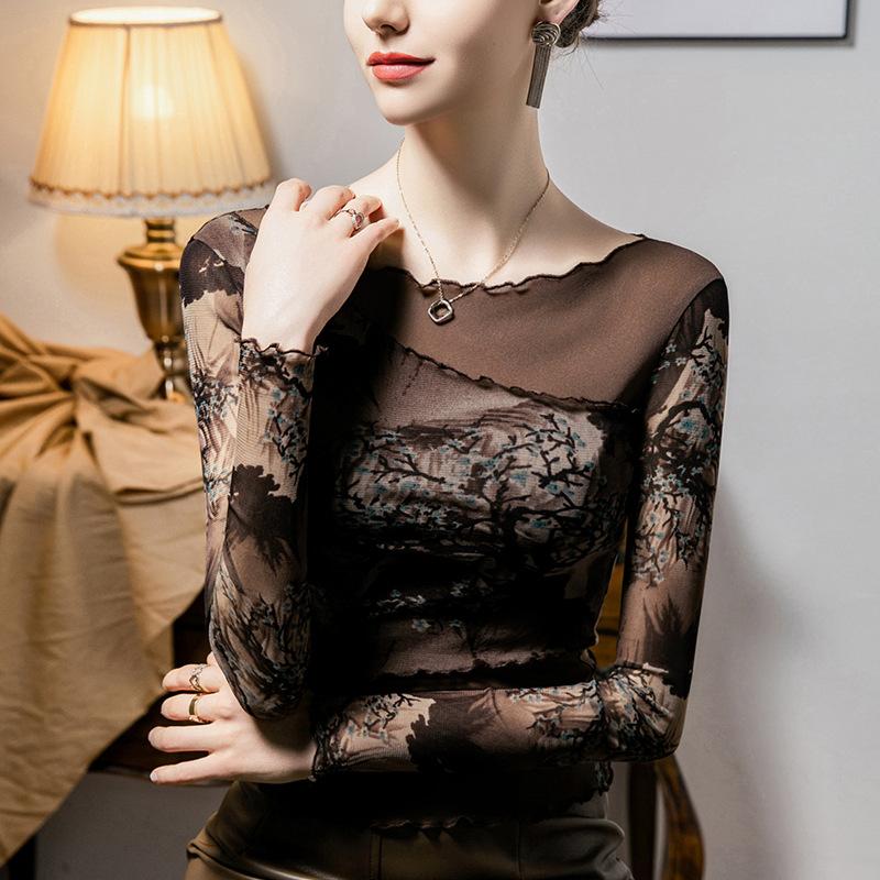 Camiseta de fondo de malla con empalme de cuello de una línea retro para mujer, temperamento, manga larga, blusa ajustada