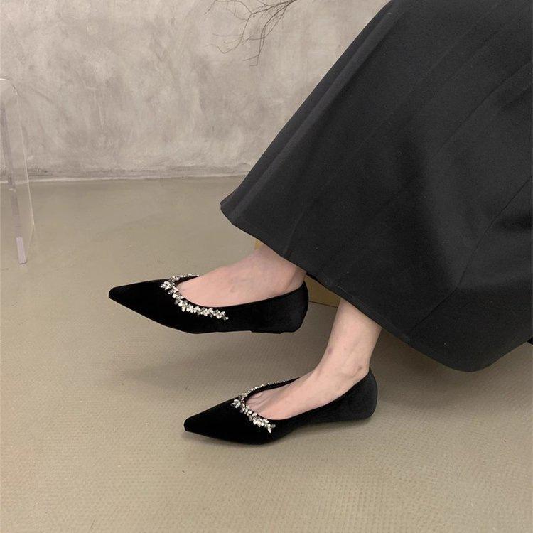 Pointed temperament rhinestone black single shoes, new autumn French red light mouth soft sole evening shoes