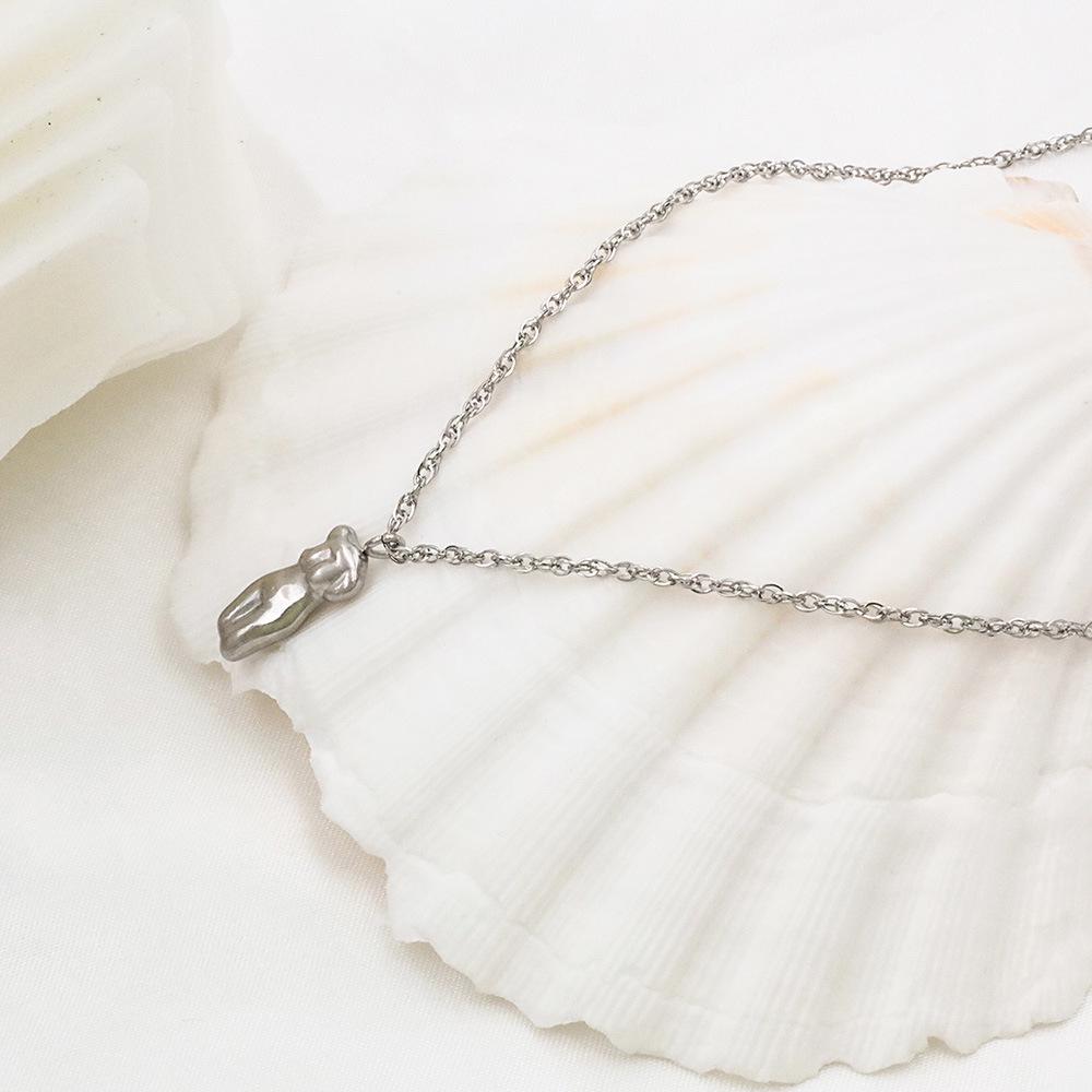 Minimalist 18k Stainless Steel Clavicle Chain with European/American Portrait Pendant for Women