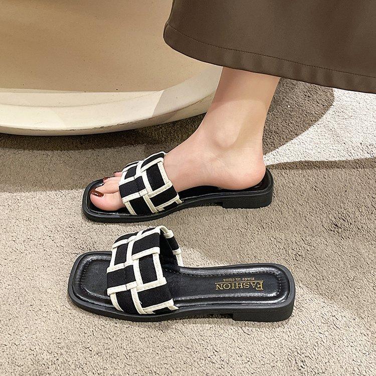 Black and White Plaid Slippers Women's Outer Wear 2024 Summer New Korean Version One-word Drag Flat Beach Shoes Sandals Women's Shoes
