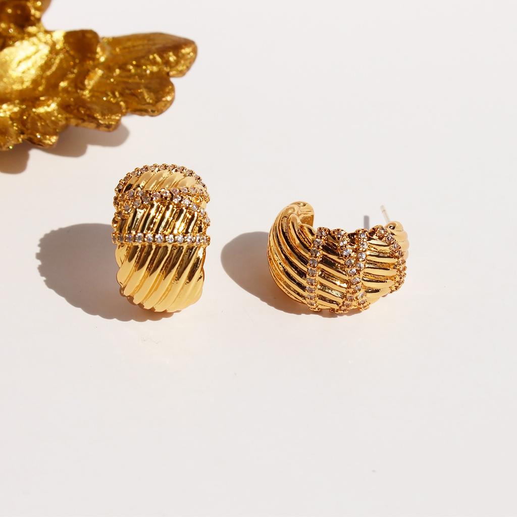 Copper-Plated Real Gold Light Luxury Commuter Earrings Fashion Temperament Wide Hemp Pattern Tied Diamond Stud Earrings Women'S Earrings 138