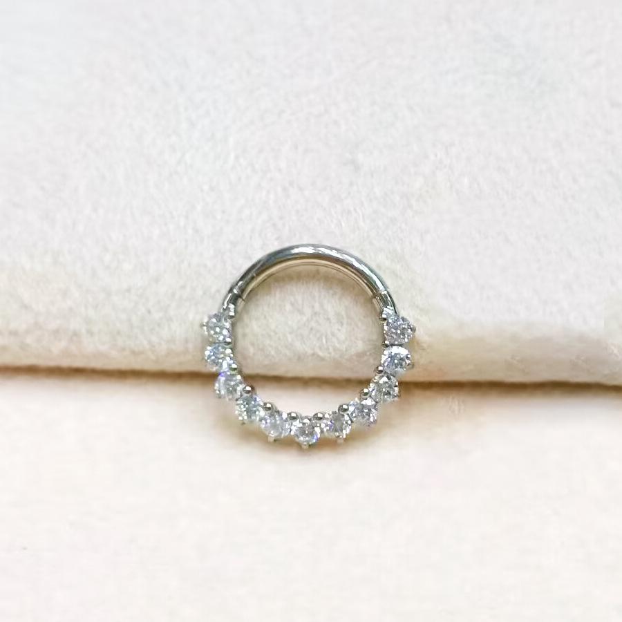 Anello in Lega di Titanio G23 2024 con Frange Intagliate per Naso e Orecchio - Gioiello Piercing Raffinato