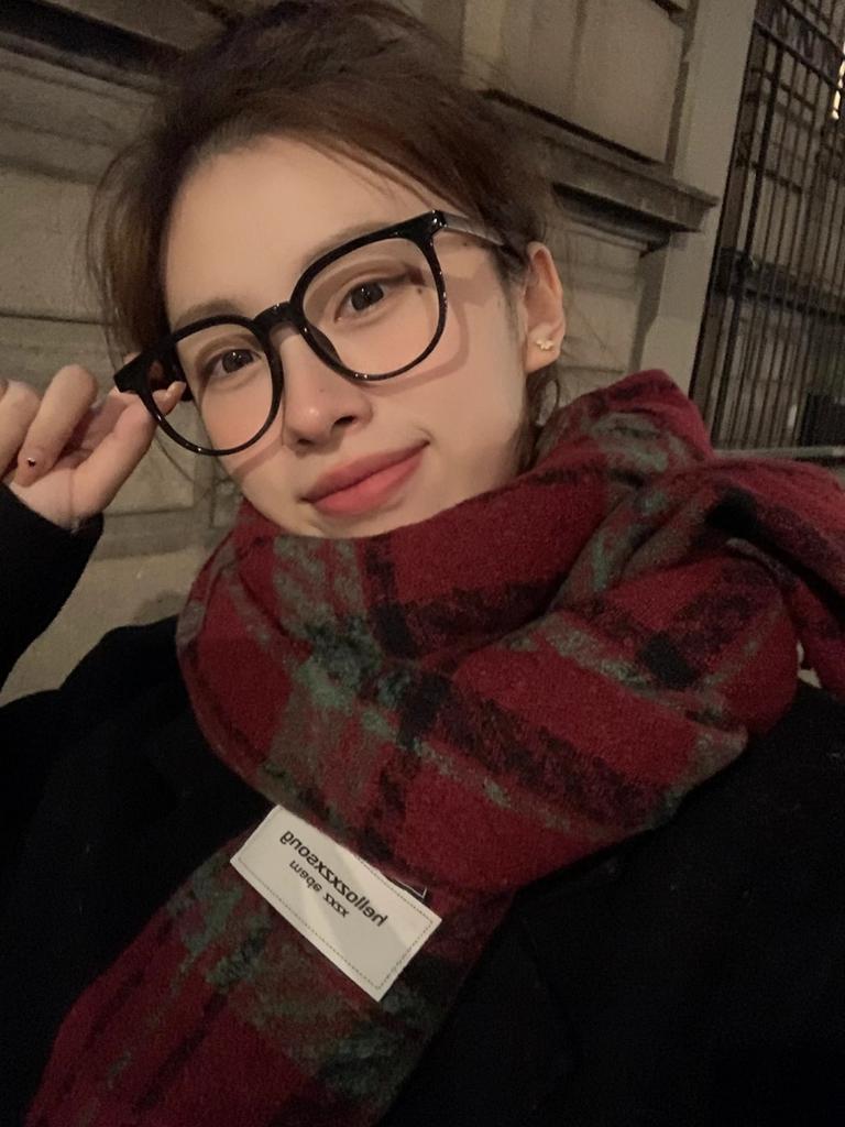 Red Christmas scarf Women's winter high-end atmosphere plaid scarf New Year's gift Autumn and winter 1116 new models
