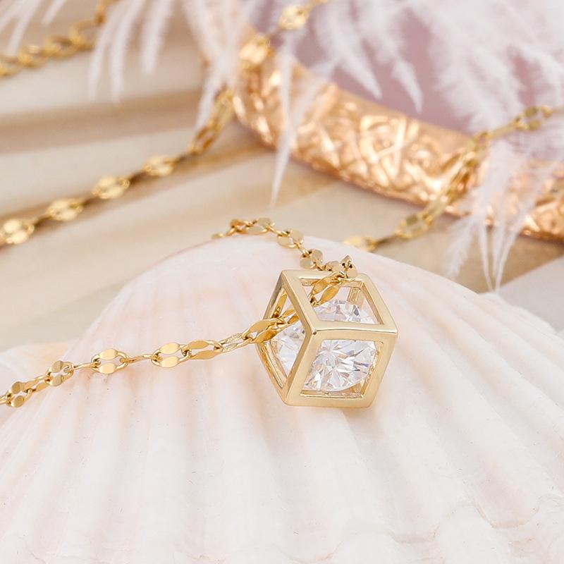 

Классический циркониевый кристалл внутри полого квадратного ожерелья из нержавеющей стали для женщин, корейская мода, сексуальная женская цепочка для ключицы, ювелирные изделия