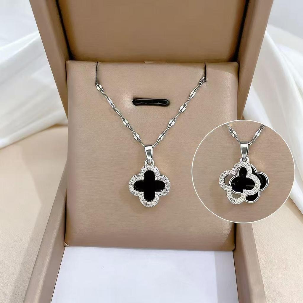 Autumn & Winter Women's Four-Leaf Clover Necklace: Small Fragrance Style, Trendy Clavicle Chain