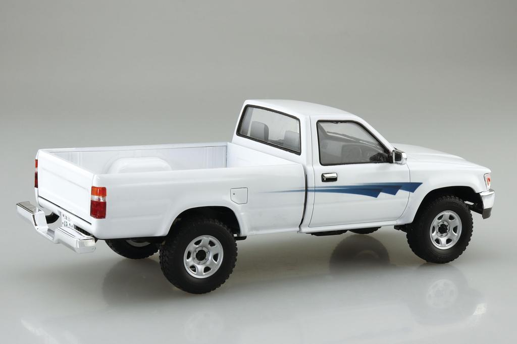 Aoshima Bunka Kyozai The Tuned Car LN106 Hilux Long Bed Street Custom Plastic Model (AOSHIMA) 1/24 '94 (Toyota)