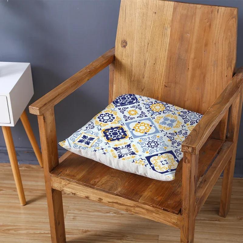 Home Decor Blue and White Floral Pattern Pillow Covers Pattern Cushion Cover Suitable for Sofa Bedroom Car Pillow Cover