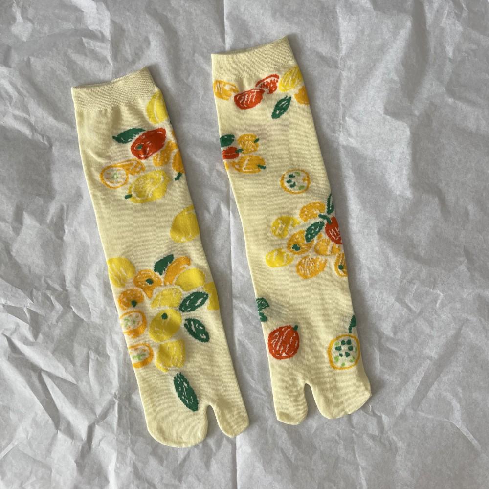 Trendy Japanese Multi-Color Jacquard Floral Tabi Socks - Cute Split-Toe Mid-Calf Design