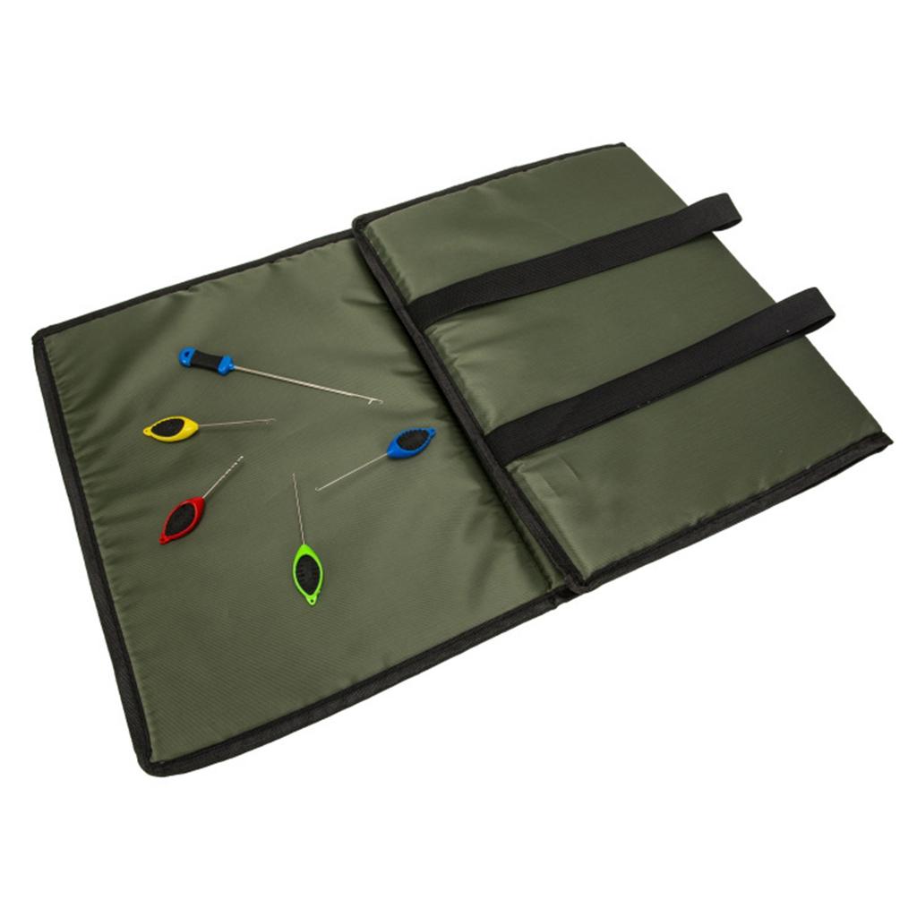 Fishing Unhooking Mat Carp Unhooking Mat 3-Fold Landing Mat with Baiting Needle Foldable Padded Outdoor Fishing Tool