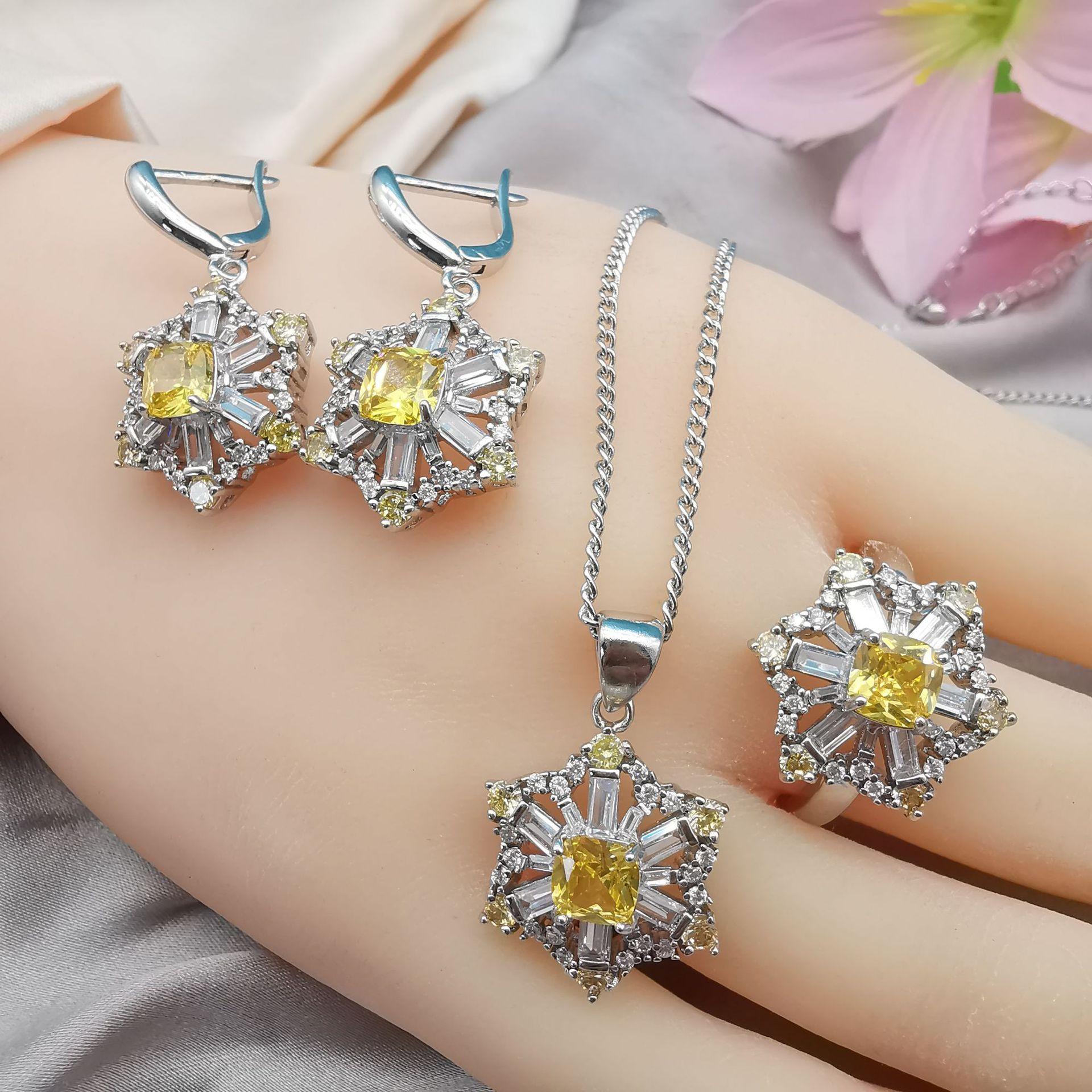 

Модные аксессуары Лестничный бриллиантовый циркон ожерелье серьги браслет комплект из трех предметов Size 9