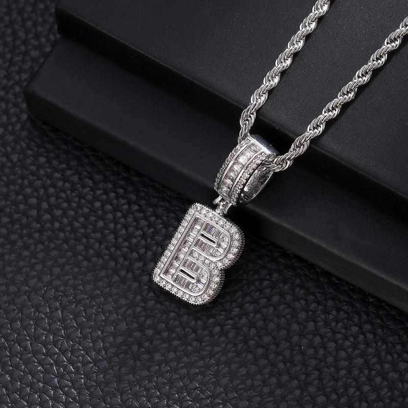 Collana con Ciondolo Lettera in Rame con Incastonatura in Zirconia Stile Hip Hop Alfabeto Iniziale Charms Donna Uomo Gioielli Trendy
