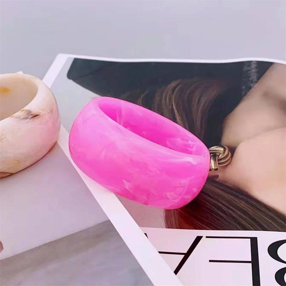 

Exaggerated Niche Multicolored Jelly Colored 34MM Wide Face Thick and Big Temperament Bracelet Made Friendly Resin Trend Bangle рожевий червоний колір