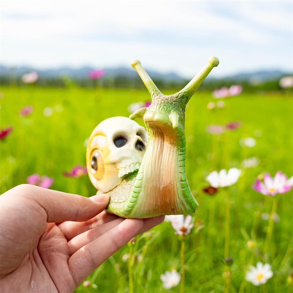Funny Halloween Outdoor Garden Statue Gothic Snail Skull Skeleton Snail Decoration for Home Garden Patio