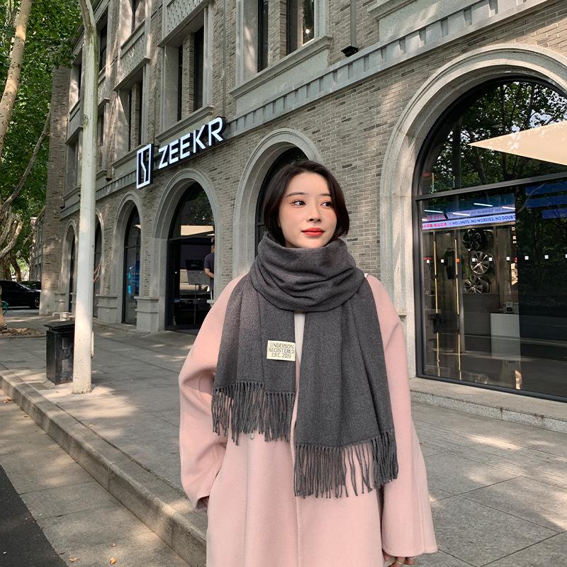 

Однотонный кашемировый текстурный шарф для женщин 2024 года, новый зимний утолщенный теплый монохромный шарф-шаль с кисточками 70x200cm