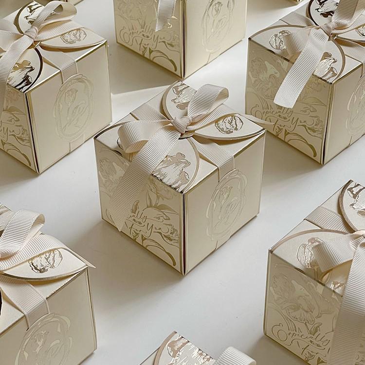 

Elegant High-Grade Tulip Wedding Candy Gift Box with Hot Stamping