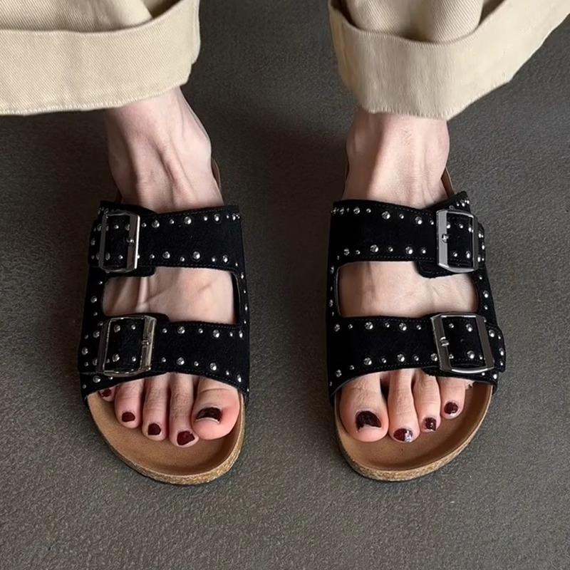 Fashion New Metal Rivets Decorative Slippers Women Fashion Belt Buckle Designer Slippers for Women Summer Flat Sandals Cozy Flip Flops