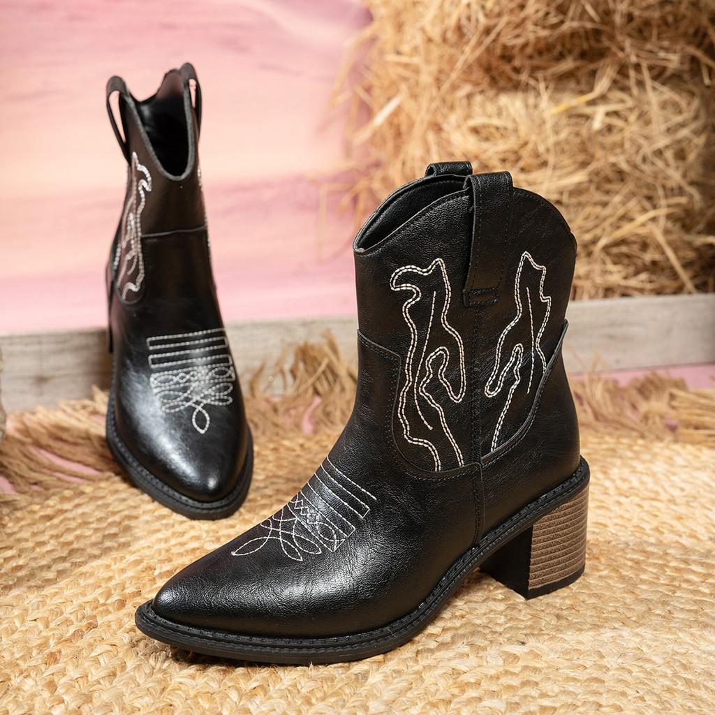 Large size embroidered square and V-mouth western cowboy fashion boots women's new pointed European and American leather boots
