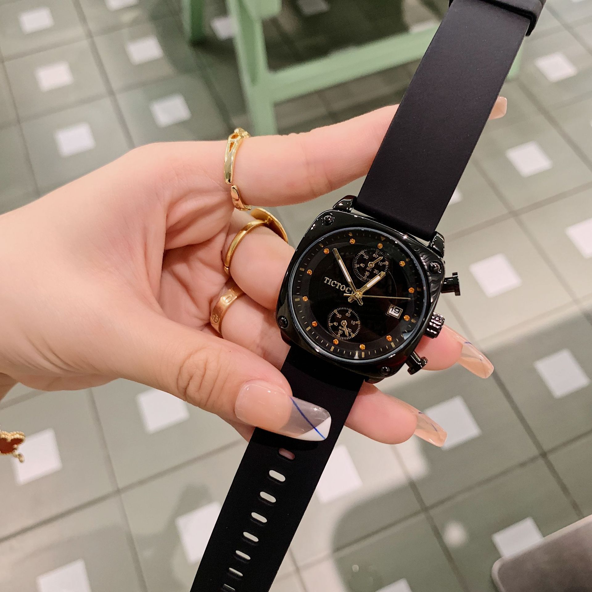 

Часы Новый стиль персонализированные квадратный циферблат модные женские часы водонепроницаемые кварцевые часы силиконовые женские часы