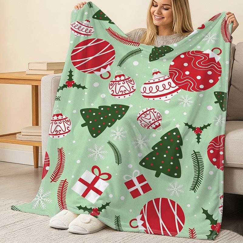 Christmas Themed Hemmed Fleece Blanket – Fresh Green Soft Warm Plush Blanket for Home, Couch, Festive Atmosphere