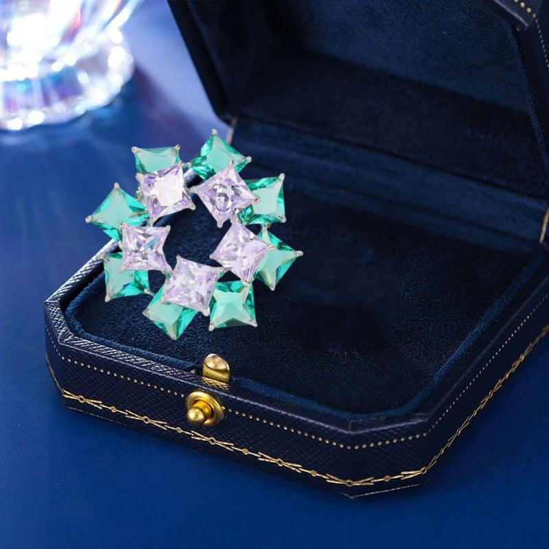 

Геометрическая брошь в стиле темперамента для женщин, эксклюзивная универсальная брошь для блейзера Sense High-End Electroplated real gold зелёный