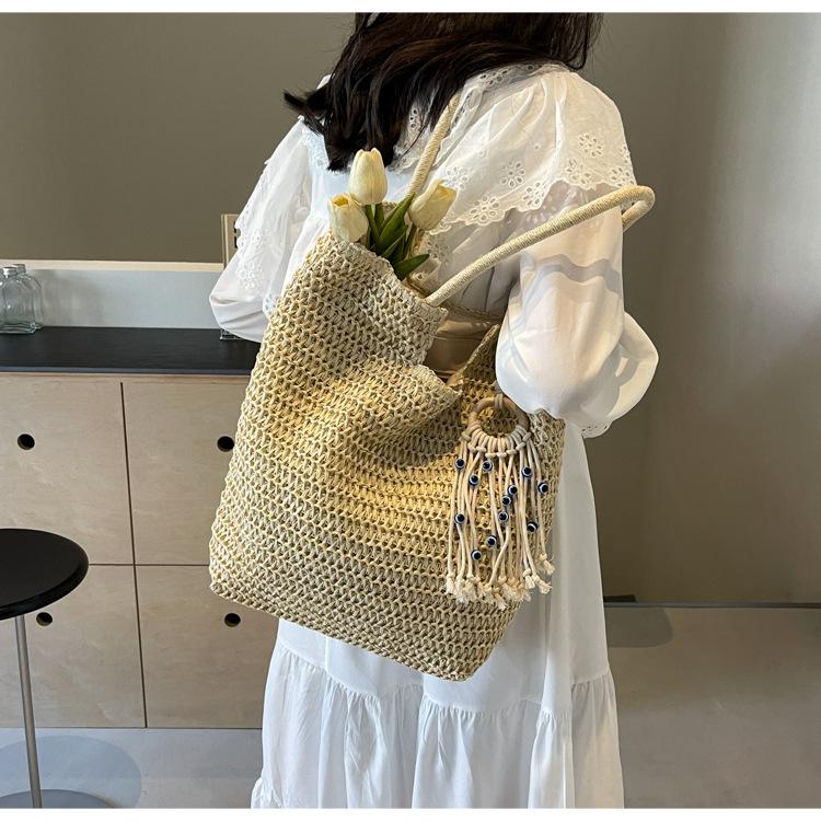 2025 new women's with fringed pendant woven fashion women's bag single shoulder tote bag large capacity bag