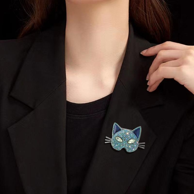 Vintage Cats Head Brooch With Sparkling Rhinestones Elegant Retro Design Accessory For Jackets Coats And Dresses