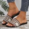 Mode Modisch Klassisch Schlichtheit Sandalen Damen Neu 2025 Hausschuhe Stoffbezug Brief Outdoor Lässig Flachboden-Hausschuhe