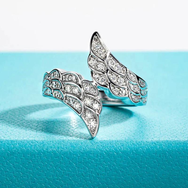 Huitan Asymmetric Design Angel Wing Ring Lady CopperColor Shiny Zirconia Finger Accessories Fashion Luxury Jewelry for Party