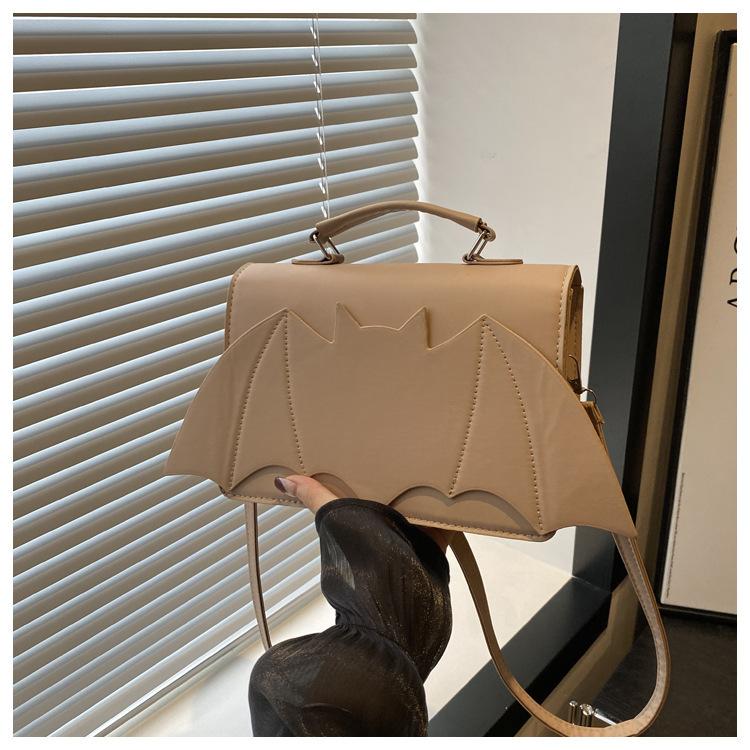 Portable small bag girl 2025 new European and American Halloween shoulder bag personalized bat funny trendy messenger small square bag