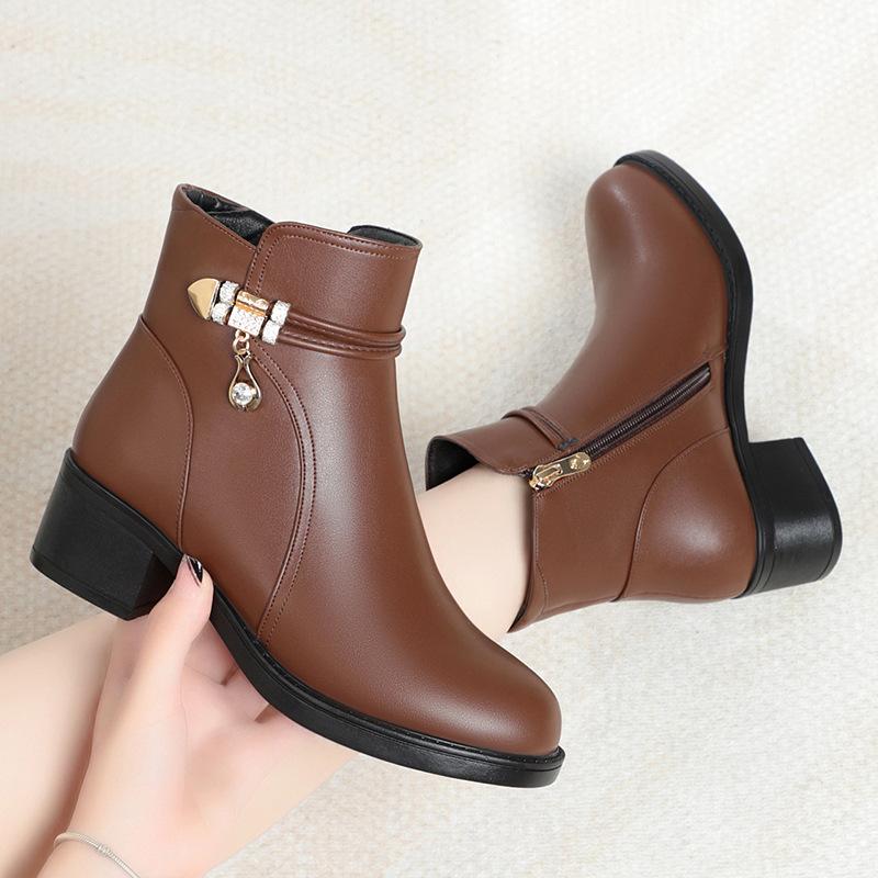 Autumn and Winter New Short Boots Women's Soft Leather Soft Soles Comfortable Boots Velvet Leather Shoes    and Elderly Short Cotton Shoes
