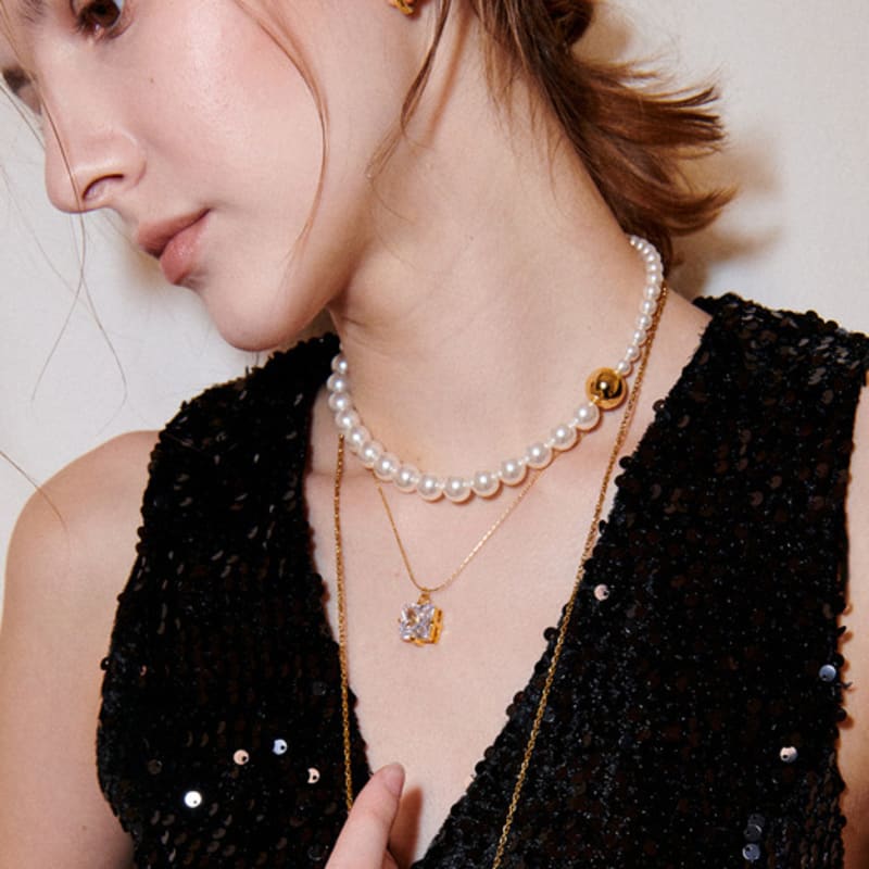 August Harmony Harmony Pearl Necklace / Gold