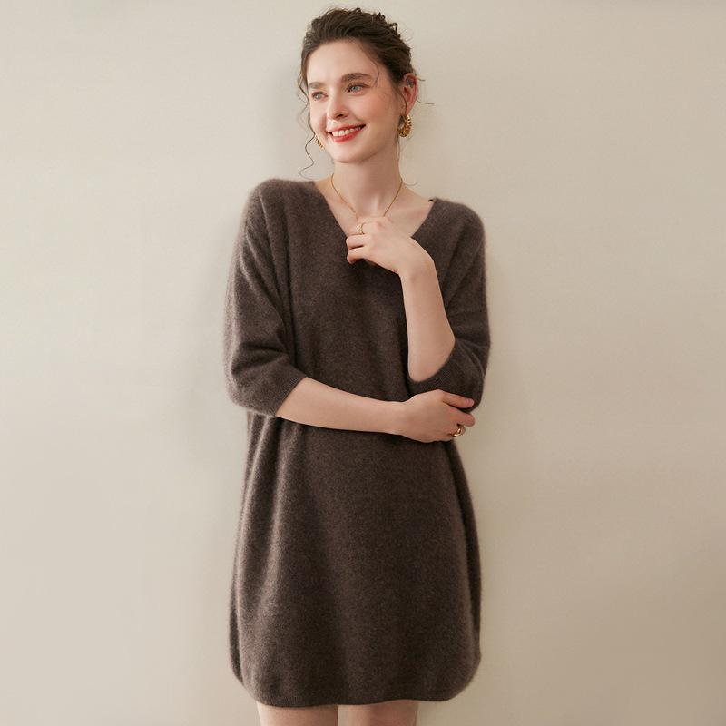 Women's 100% Cashmere Round Neck Long Knit Dress - Thickened Loose Fit for Autumn/Winter, Over-the-Knee Style.