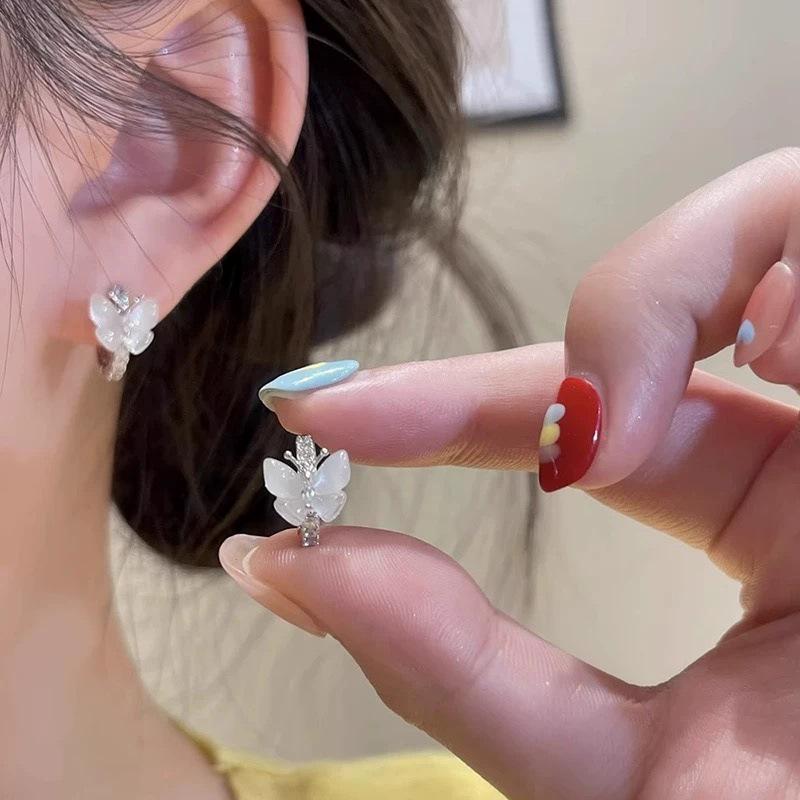 Niche Design Delicate Butterfly Earrings for Women, Fashionable and Trendy Hot-Selling Ear Accessories