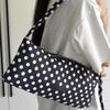 Neue Nische schlicht vollflächiger Druck schwarz-weiße Polka Dots rechteckig verstellbar vielseitig Pendler Umhängetasche kleine Tasche