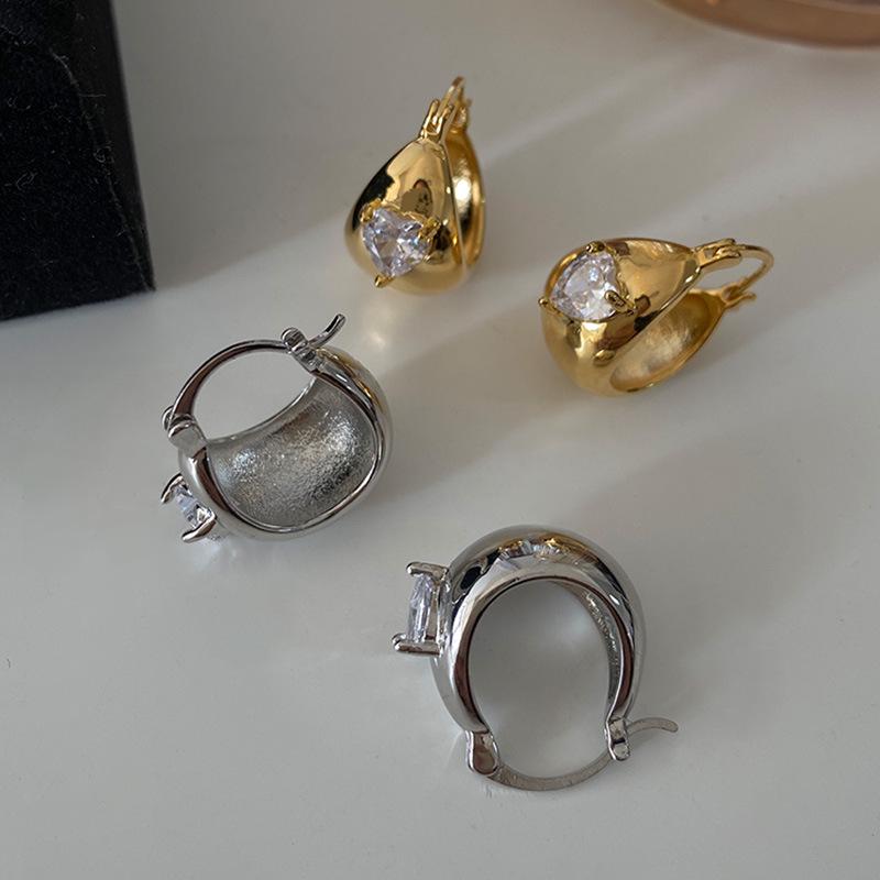 Zircon Heart U-Shaped Minimalist Metal Earrings – Versatile Korean & Western Style Ear Hoops for Women