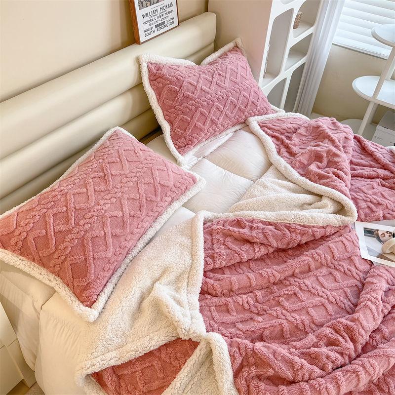 Winter Velvet Pillowcase with High Aesthetic Value, A Pair of Milk Velvet Coral Velvet Pillowcases, 48x74 Dormitory