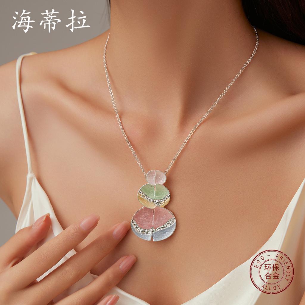 Color Painting Oil Irregular Petal Small Pendant, Fashionable and Simple Women's High-end Flower Necklace